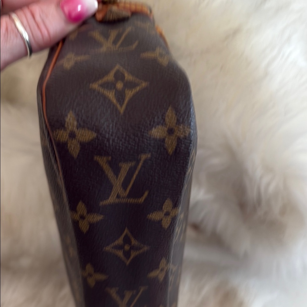 Louis Vuitton Brown Monogram Toiletry Bag with Gold Hardware - Picture 4 of 10